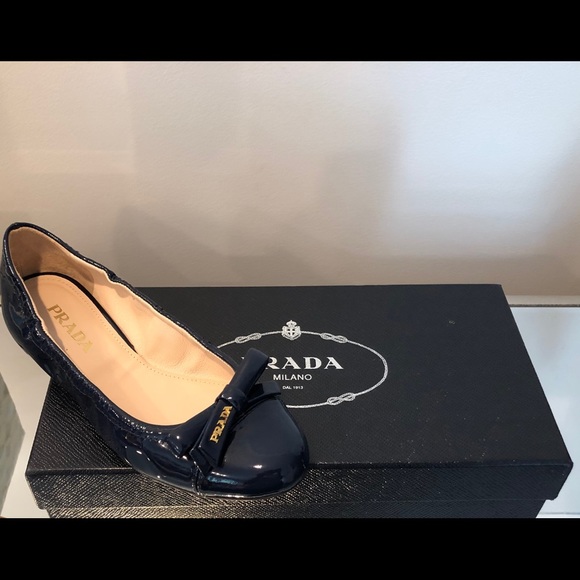 NWT Prada Navy Patent Leather Bow Scrunch Flats - Picture 3 of 5